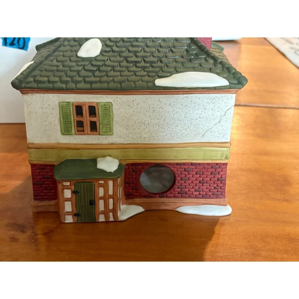 Dept 56 Scrooge and Marley Counting House OS Village House Multicolor Dickens